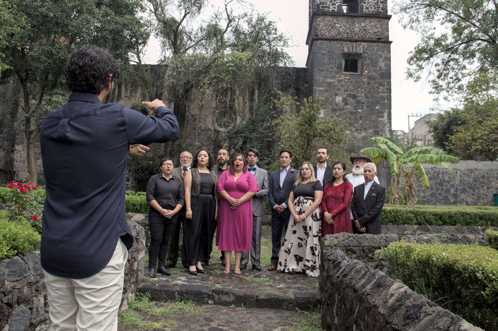 Imagen del colectivo de cantantes que participó en el recital de El Viaje de un Intérprete en el Exconvento.